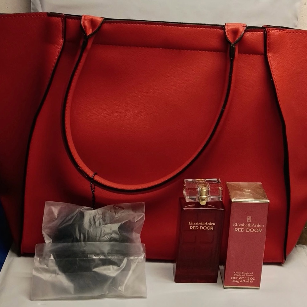 The Elizabeth Arden Red Tote Bag 3 pcs set